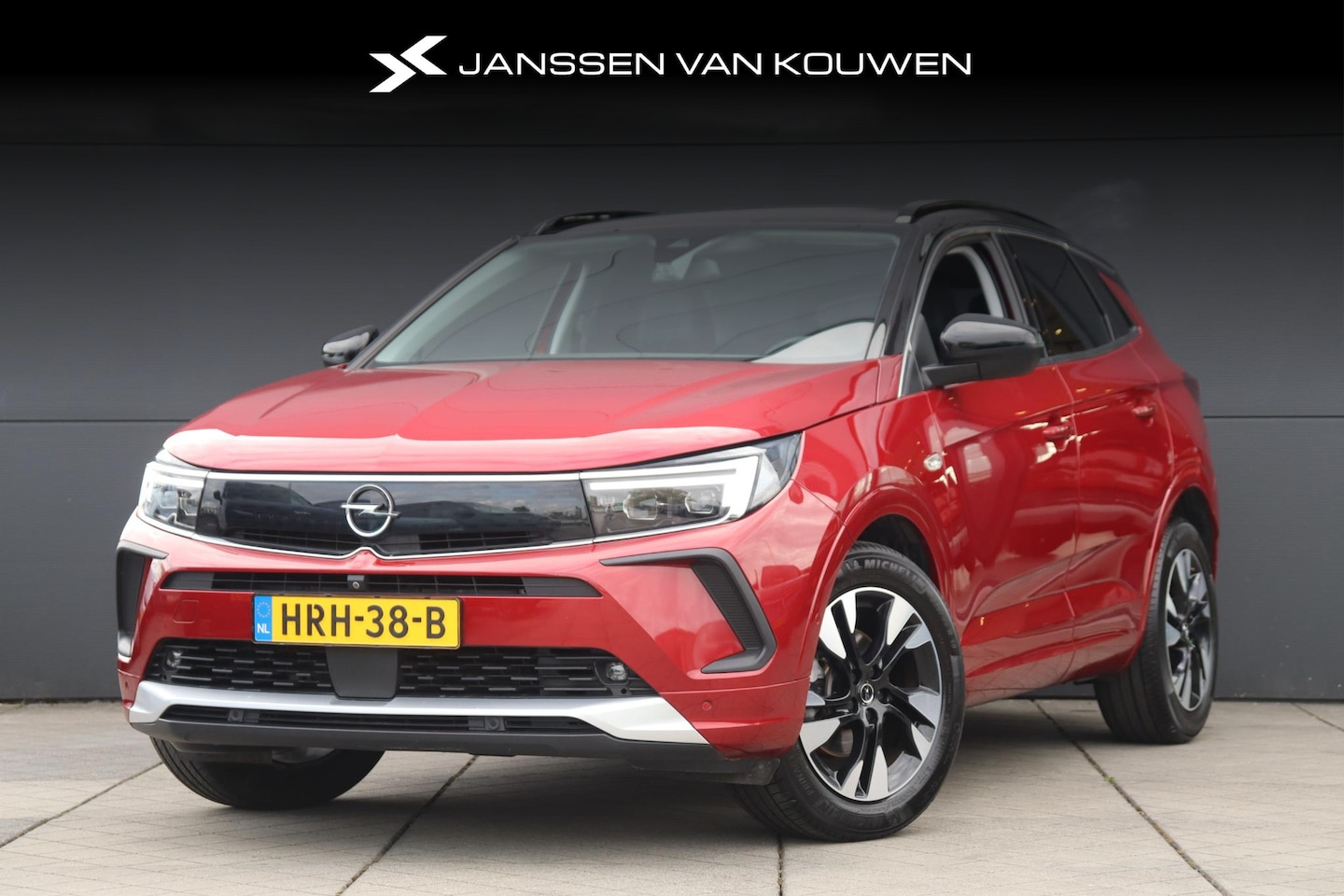 Opel Grandland - 1.2T Ultimate Aut. / Alcantara / Stoel-Stuurverwarming / Matrix-LED - AutoWereld.nl