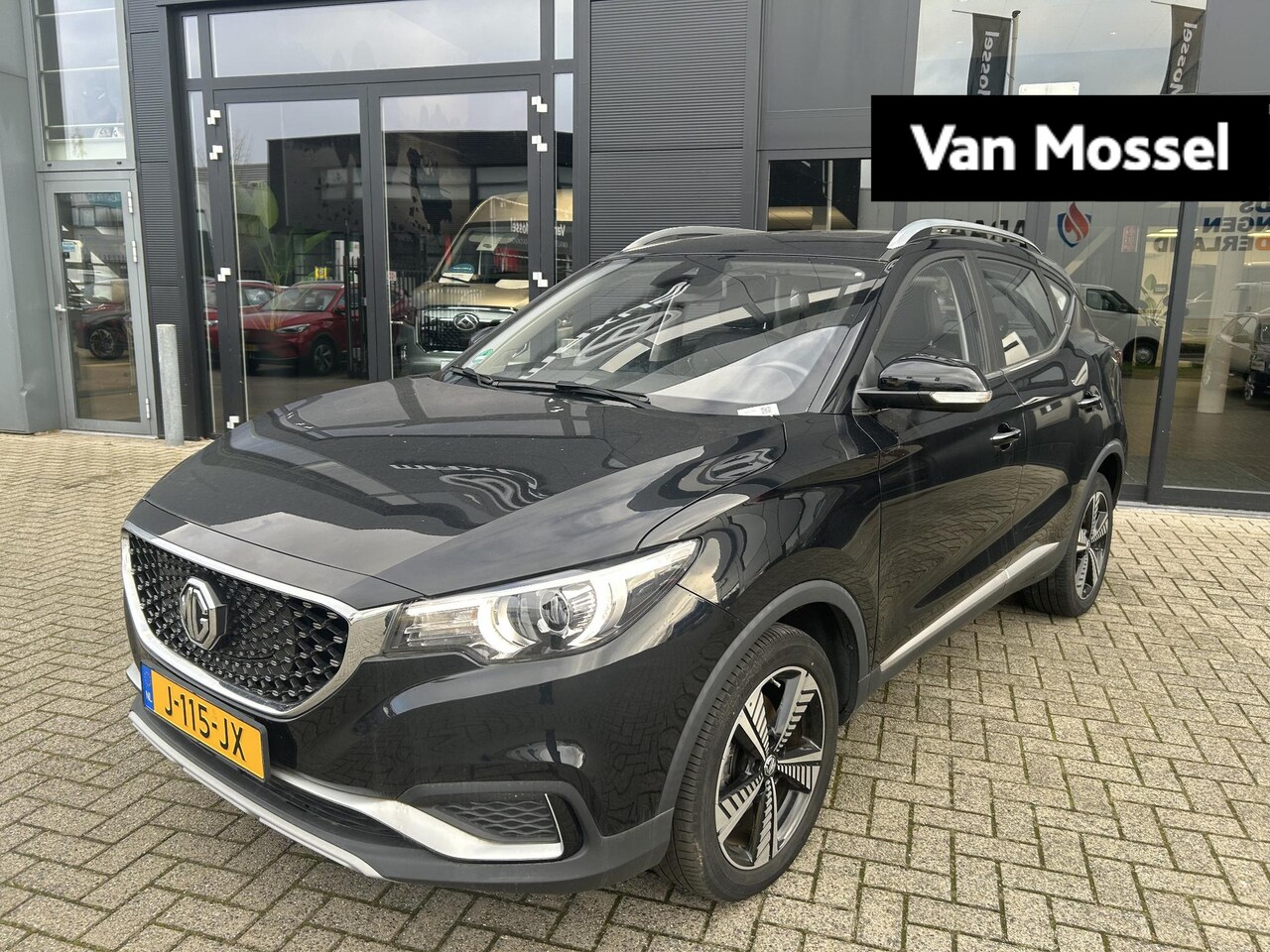 MG ZS - Luxury 45 kWh | Leder | Panoramadak | Navi | Camera | CarPlay | Stoelverwarming | - AutoWereld.nl
