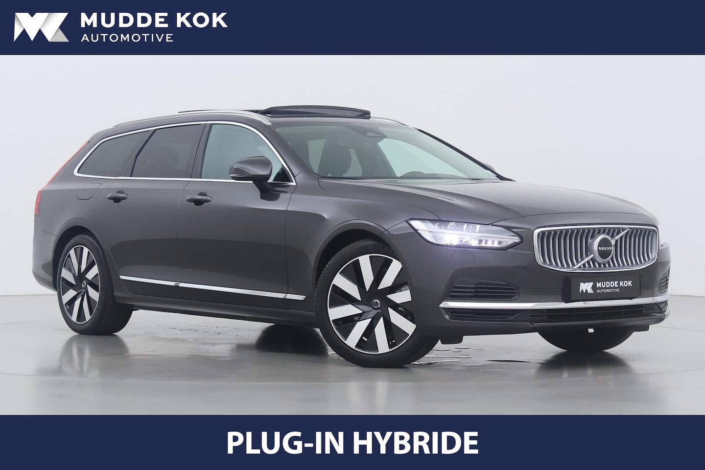 Volvo V90 - T6 Plug-in hybrid Plus Bright | Panoramadak | Luchtvering Achter | ACC | Trekhaak | BLIS | - AutoWereld.nl