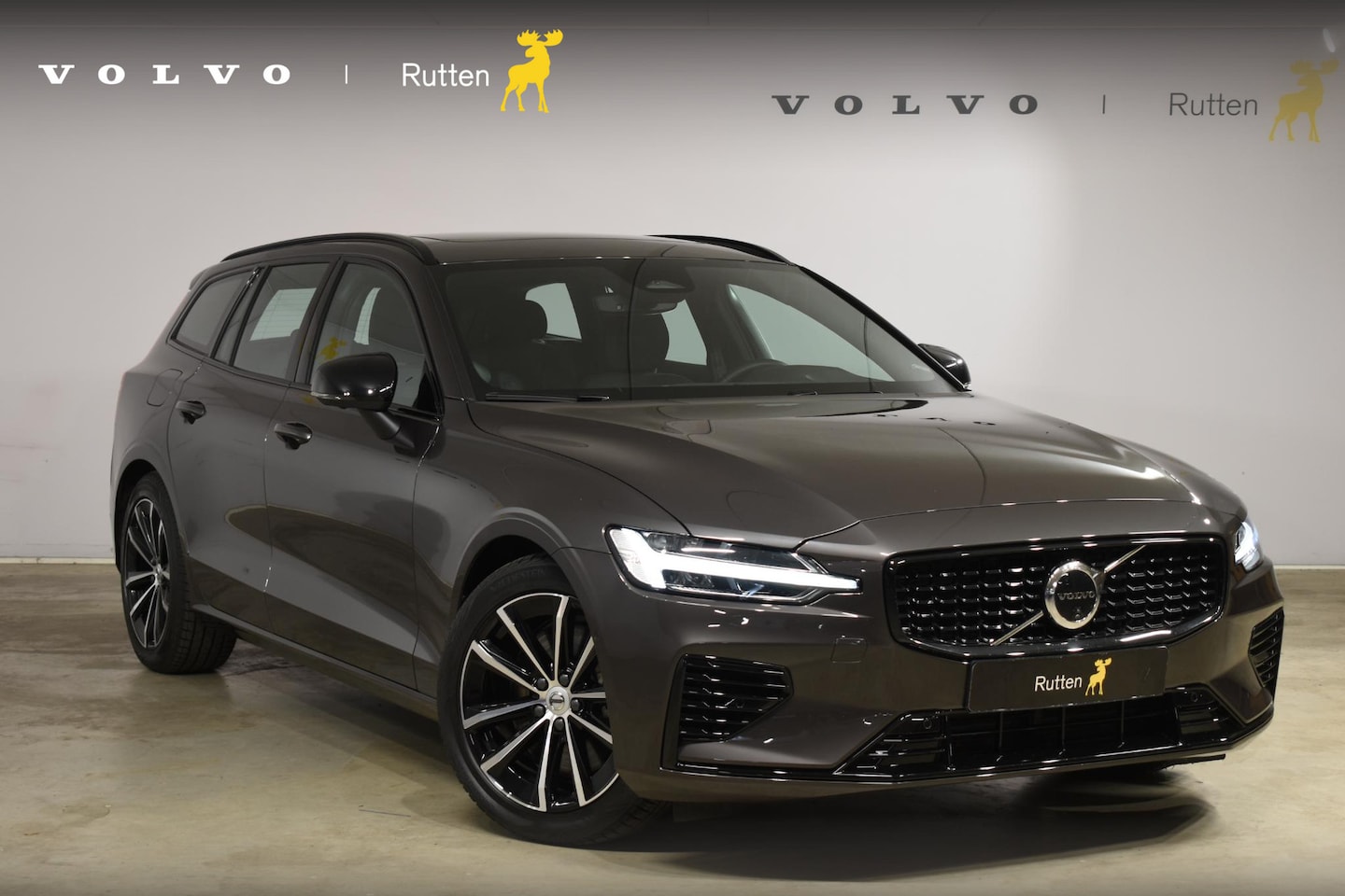 Volvo V60 - T6 350PK Automaat Plug-in Hybrid AWD Plus Dark / Navigatie / 360 Camera / Panorama Dak / A - AutoWereld.nl