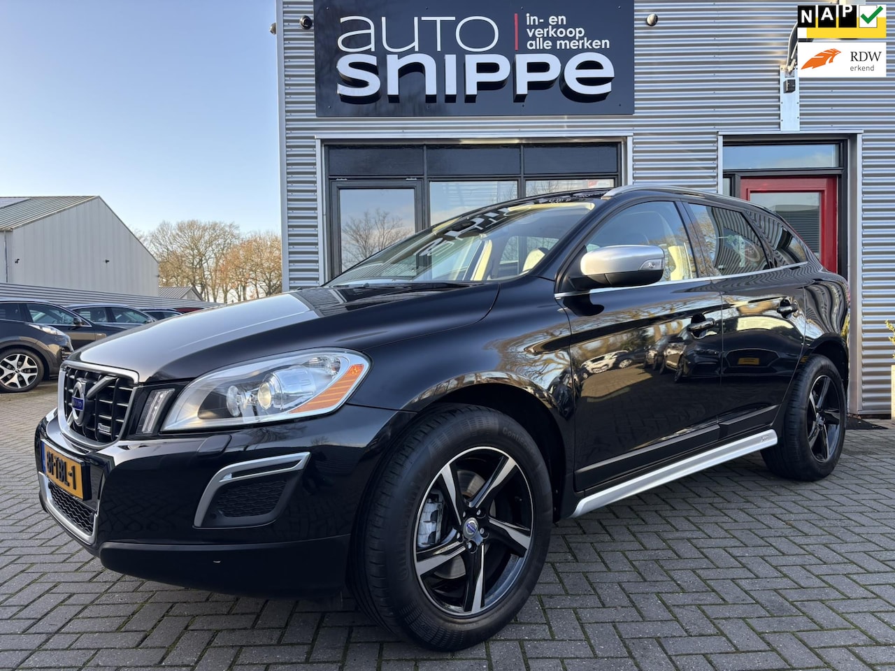 Volvo XC60 - 2.0 T5 R-Design -241 PK!-AUTOMAAT-VOLLEDER-STOELVERWARMING-XENON-TREKHAAK-1800 KG TREKGEWI - AutoWereld.nl