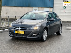 Opel Astra - 1.4 Turbo Design Edition Navi Clima PDC 2014