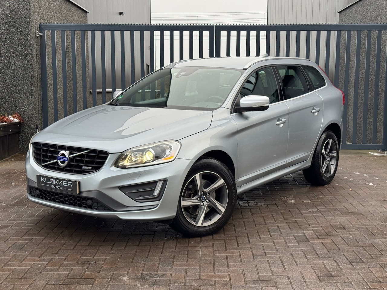 Volvo XC60 - 2.4 D5 R-Design Summum - AutoWereld.nl
