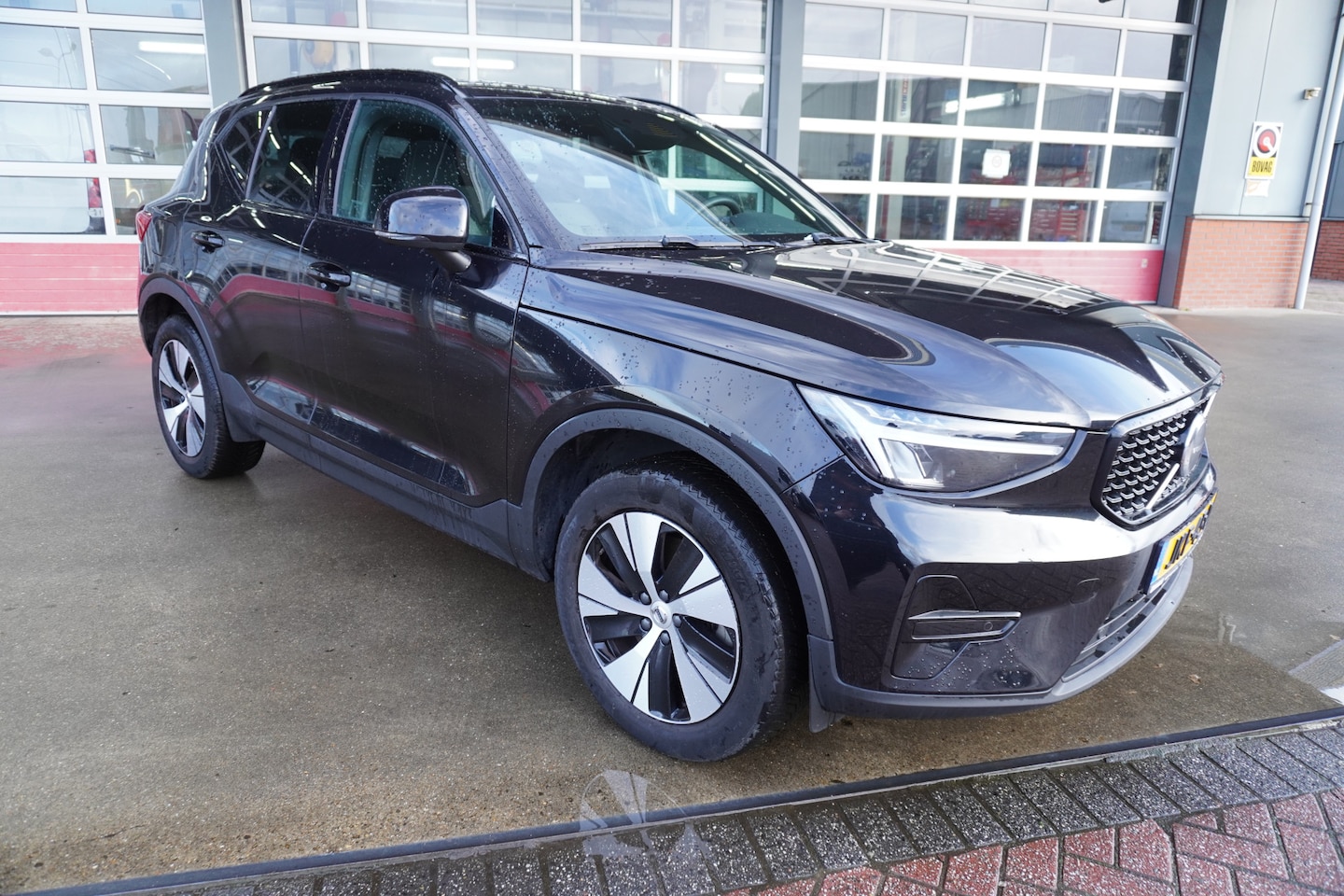 Volvo XC40 - 1.5 T4 Recharge Dark Plus Hybride nr. V034 | Climate | Camera | Navi | Cruise | Panoramada - AutoWereld.nl