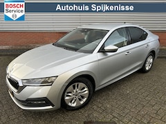 Skoda Octavia - 1.0 e-TSI Business Edition | 1e Eigenaar | Automaat | Virtual Cockpit | Sfeerverlichting |