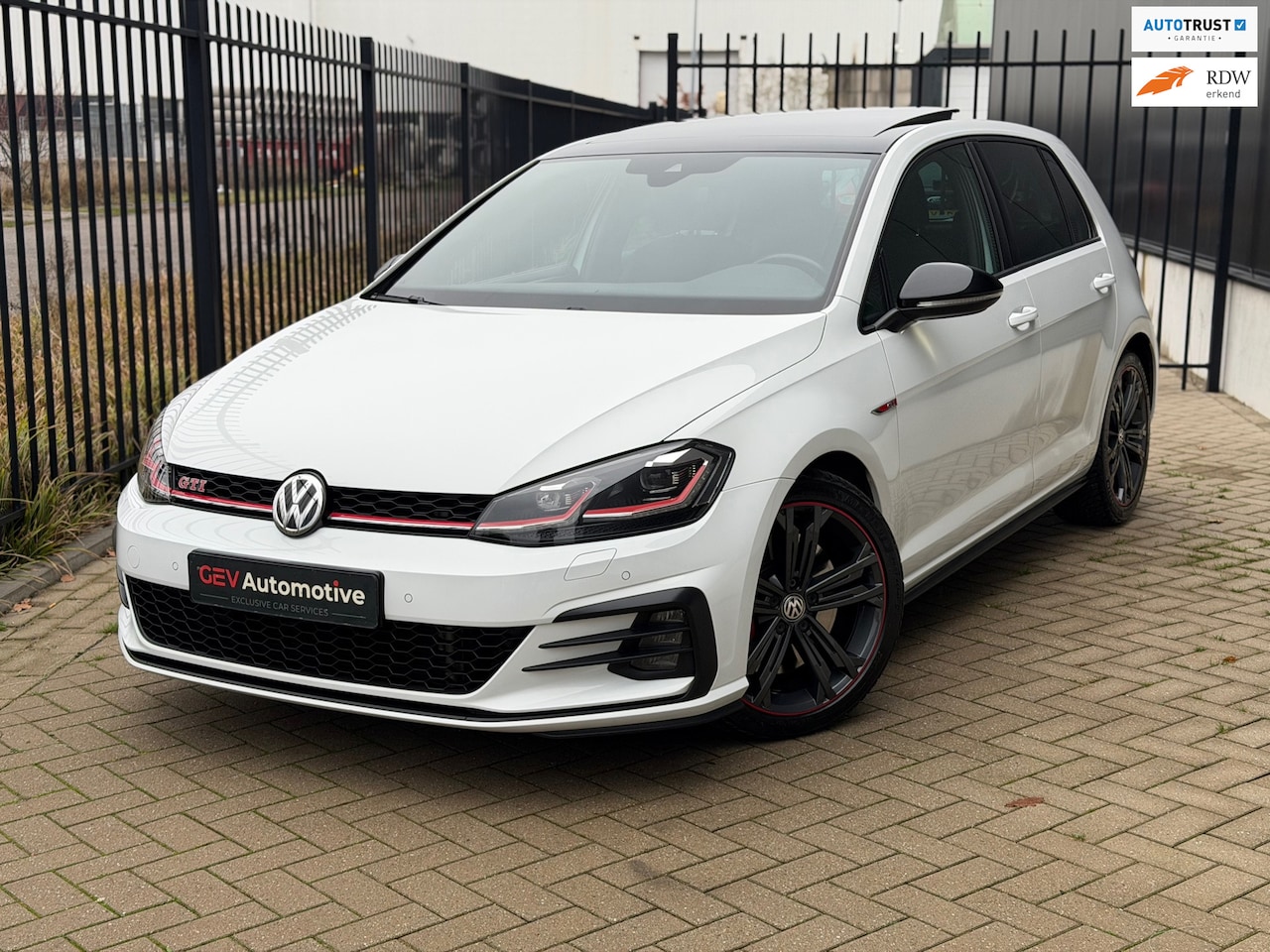 Volkswagen Golf - 2.0 TSI GTI Performance DSG Pano Navi Carplay ACC Dodehoek - AutoWereld.nl