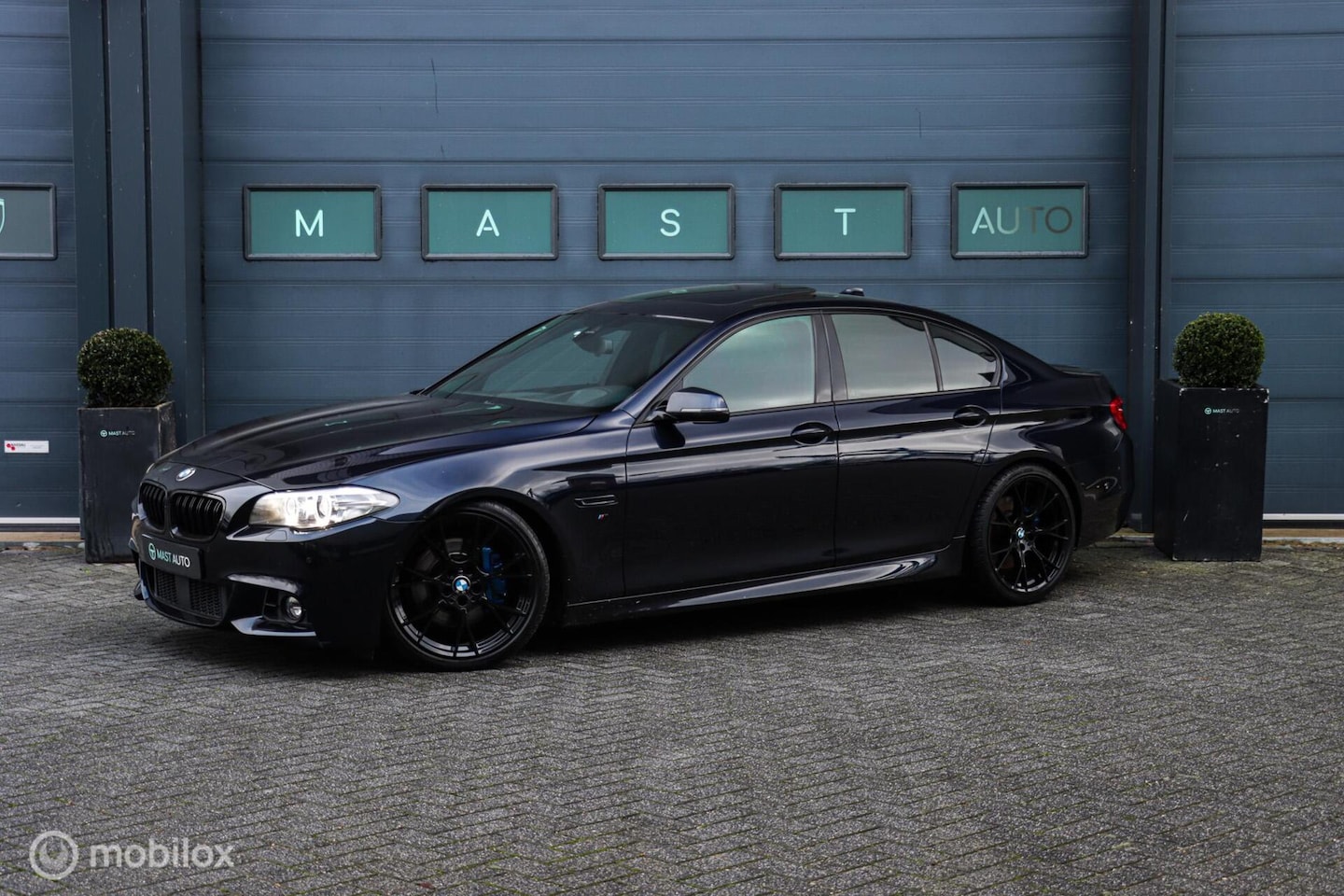 BMW 5-serie - 530d High Executive|M-Sport|HUD|Pano|Elek. stoelen - AutoWereld.nl