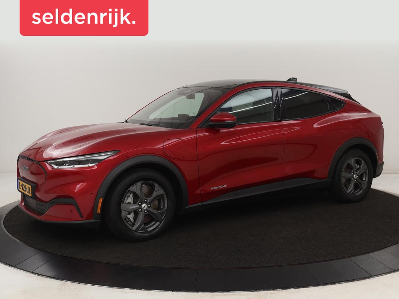 Ford Mustang Mach-E - RWD 75 kWh | Leder | Stoelverwarming | 360 Camera | Adaptive cruise | B&O Sound | Stuurver - AutoWereld.nl