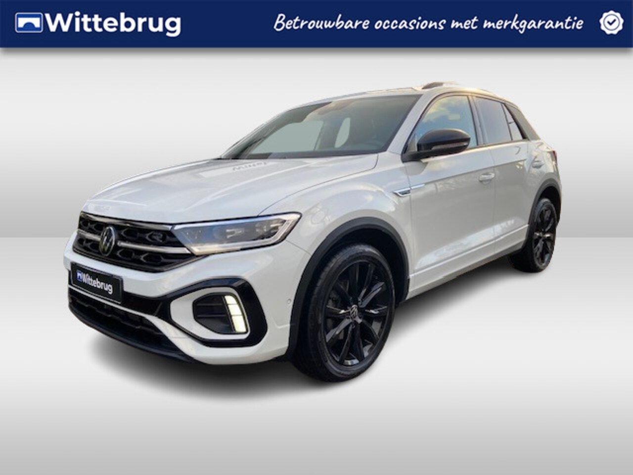 Volkswagen T-Roc - 1.5 TSI 150PK R-Line / Black style / IQ LED / Voorstoelen verwarmbaar / Parkeersensoren V+ - AutoWereld.nl