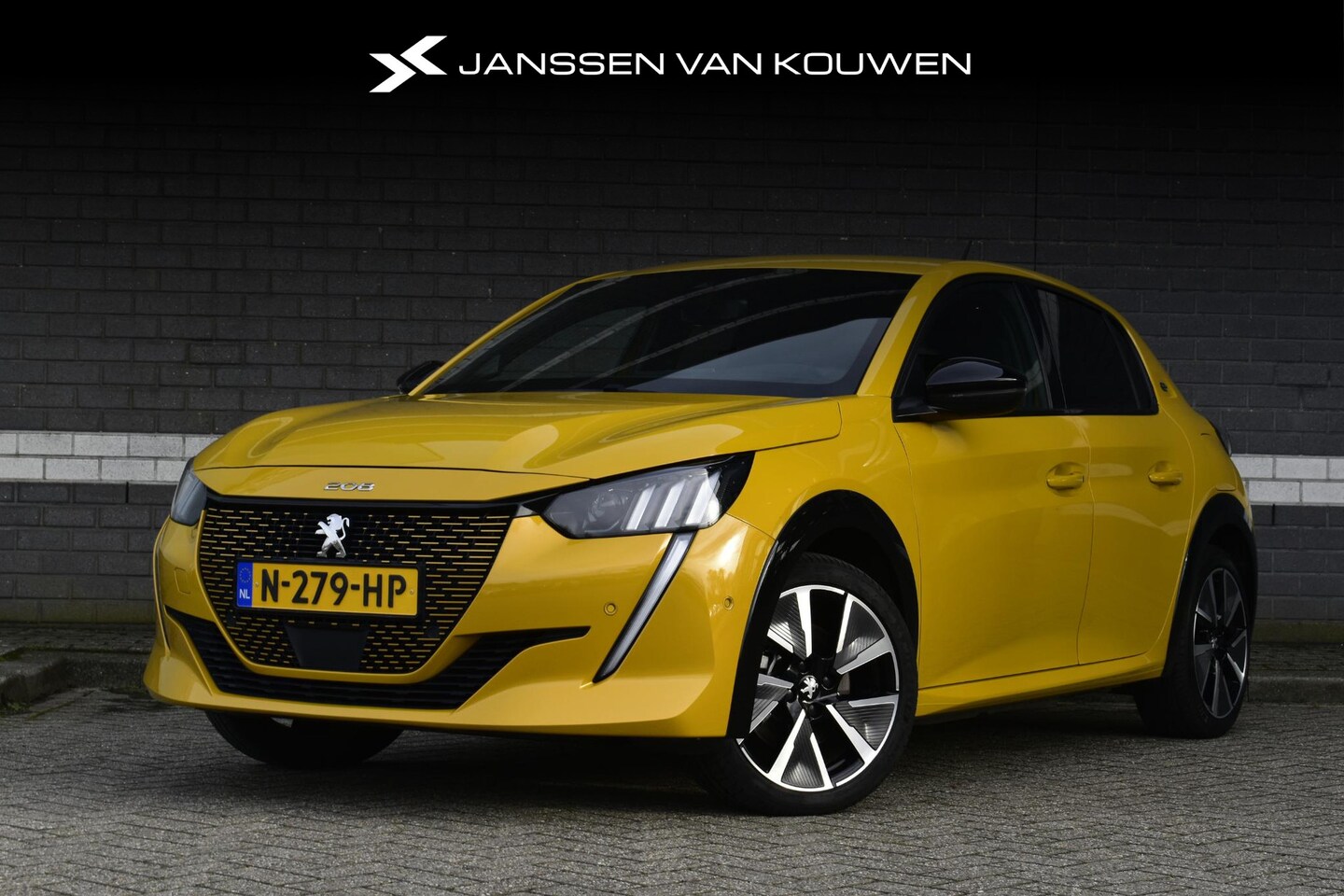 Peugeot e-208 - EV GT Pack 50 kWh / Navi / Camera / Keyless / Stoelverwarming / Private lease €409,- p/m - AutoWereld.nl