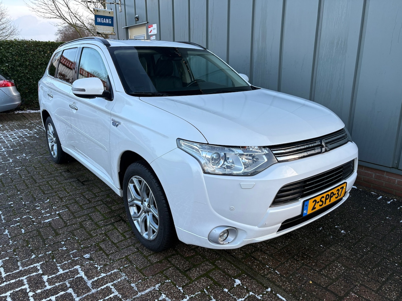 Mitsubishi Outlander - 2.0 Instyle 4WD NAP//AIRCO//NAVI//AUTOMAAT//4WD//PLUGIN - AutoWereld.nl