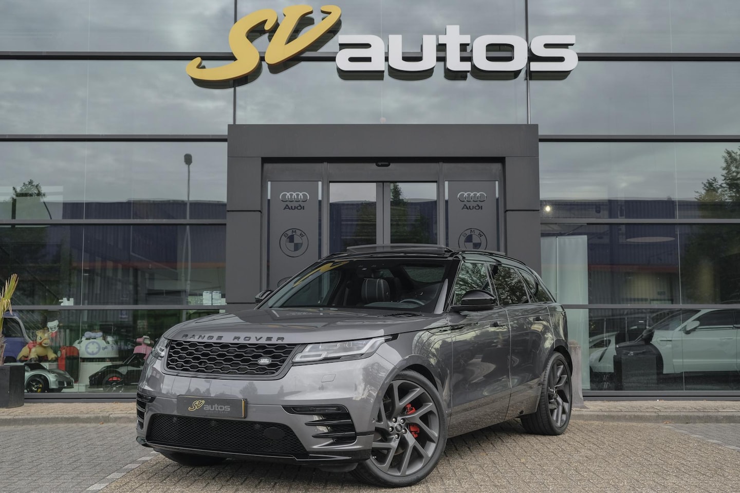 Land Rover Range Rover Velar - D300 V6 300pk R-dynamic Grijs kenteken Panoramadak Medidian 22" LMV SVR - AutoWereld.nl