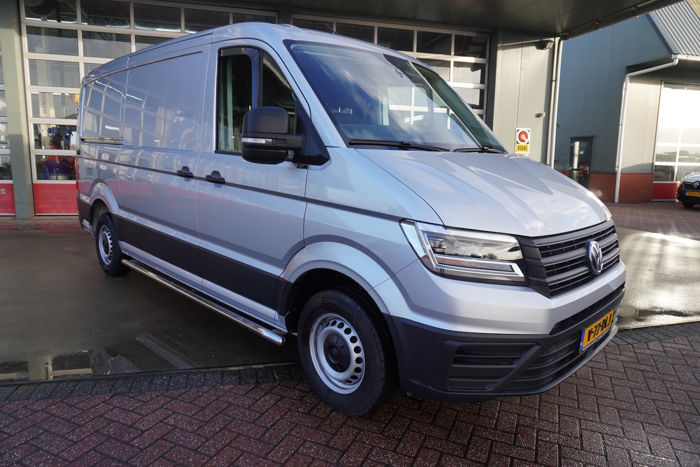 Volkswagen Crafter - 35 2.0 TDI 177 PK L3H2 Automaat Airco | Cruise | 2x geveerde stoel | Apple CP-Android auto - AutoWereld.nl