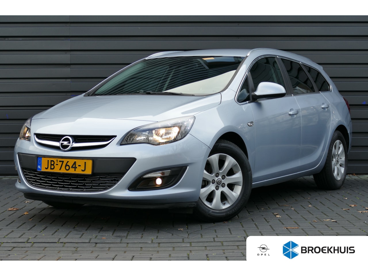 Opel Astra Sports Tourer - 1.4 TURBO 140PK BLITZ / NAVI / AIRCO / PDC / 15"LMV / TREKHAAK / BLUETOOTH / CRUISECONTROL - AutoWereld.nl