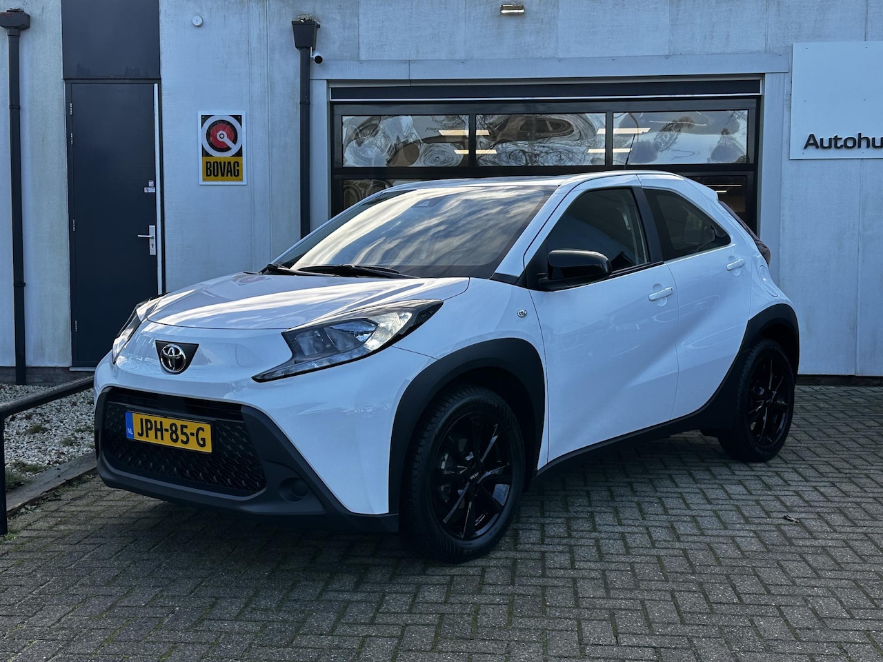 Toyota Aygo X - 1.0 VVT-i S-CVT Play Automaat | Carplay | Camera - AutoWereld.nl