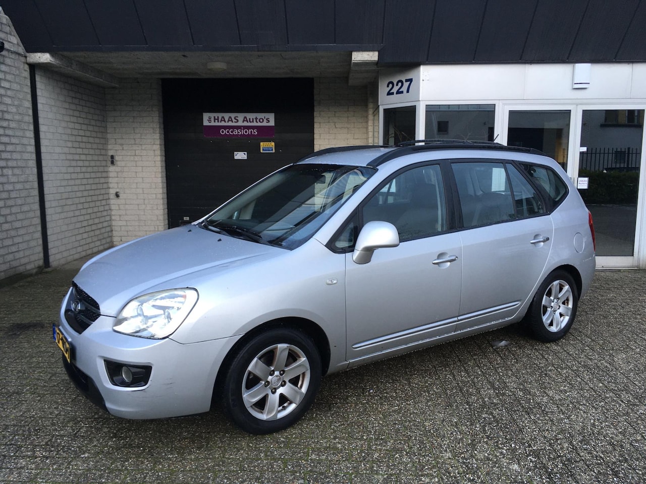 Kia Carens - 2.0 CVVT X-ecutive / NAVI / ALU VELGEN / AIRCO ACC / KM+NAP - AutoWereld.nl