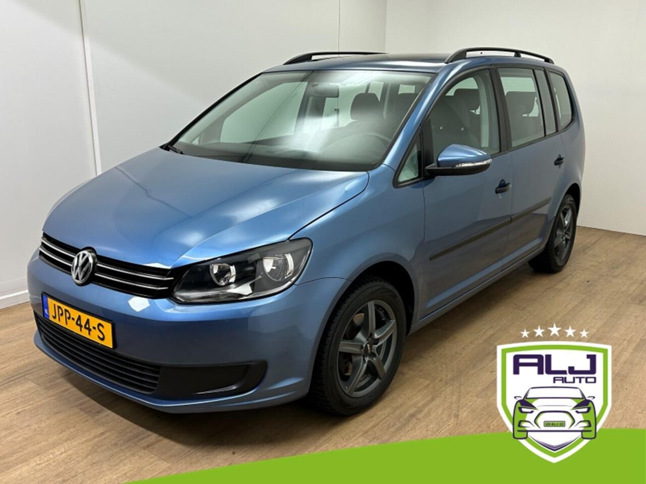Volkswagen Touran - Occasion | Blauw | Tweedehands Volkswagen Touran | 7-zits | Airco | Cruisecontrol | Blueto - AutoWereld.nl