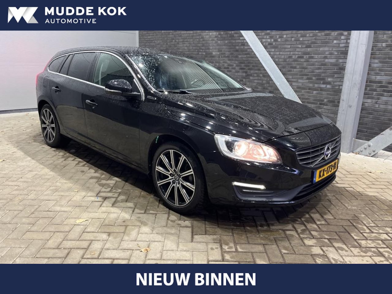 Volvo V60 - 2.4 D5 Twin Engine Lease Edition | Trekhaak | Stoelverwarming | Getint Glas | 18 Inch - AutoWereld.nl