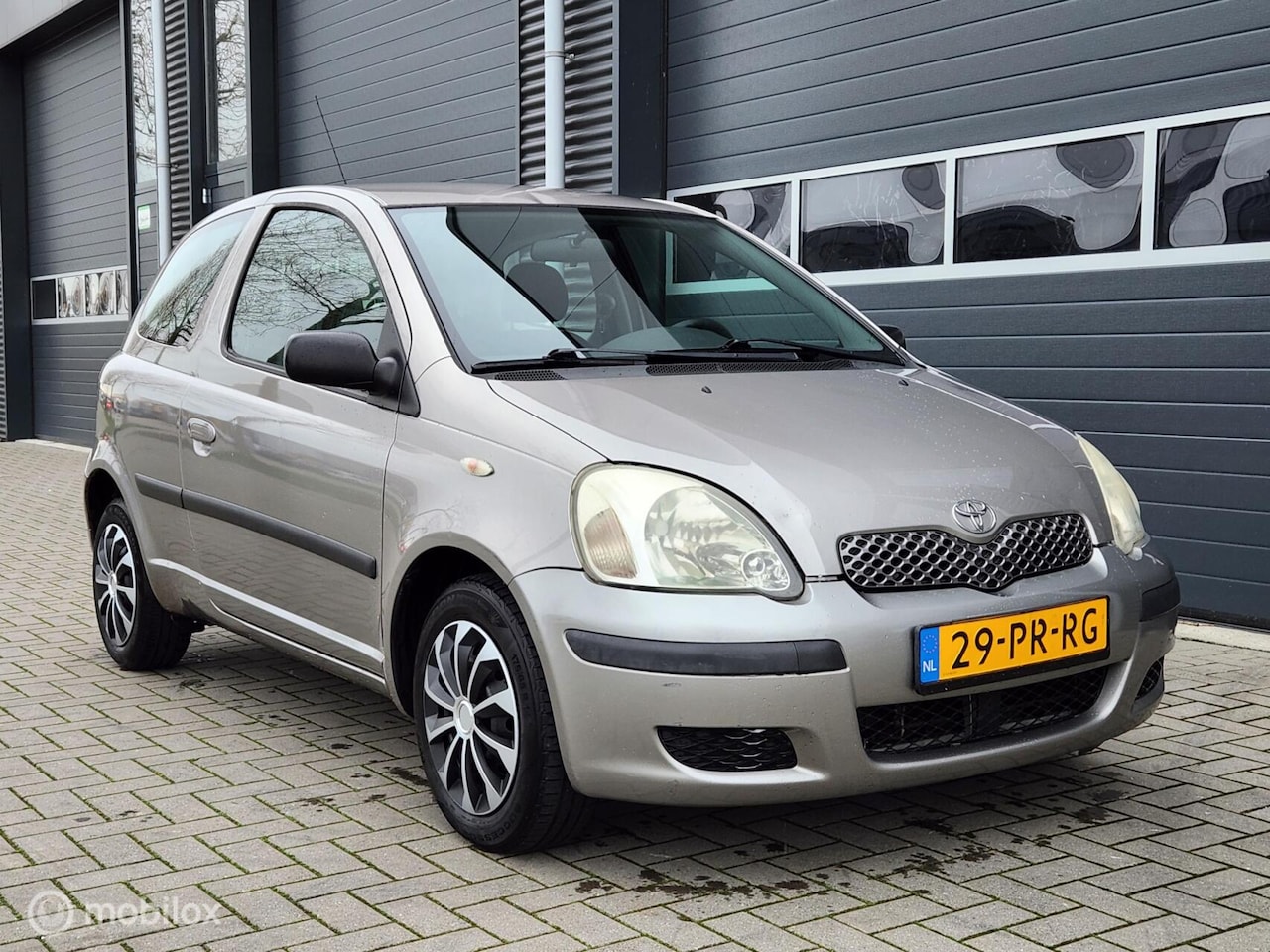 Toyota Yaris - 1.3 VVT-i Idols | AIRCO | NAP | ISOFIX | TREKHAAK - AutoWereld.nl