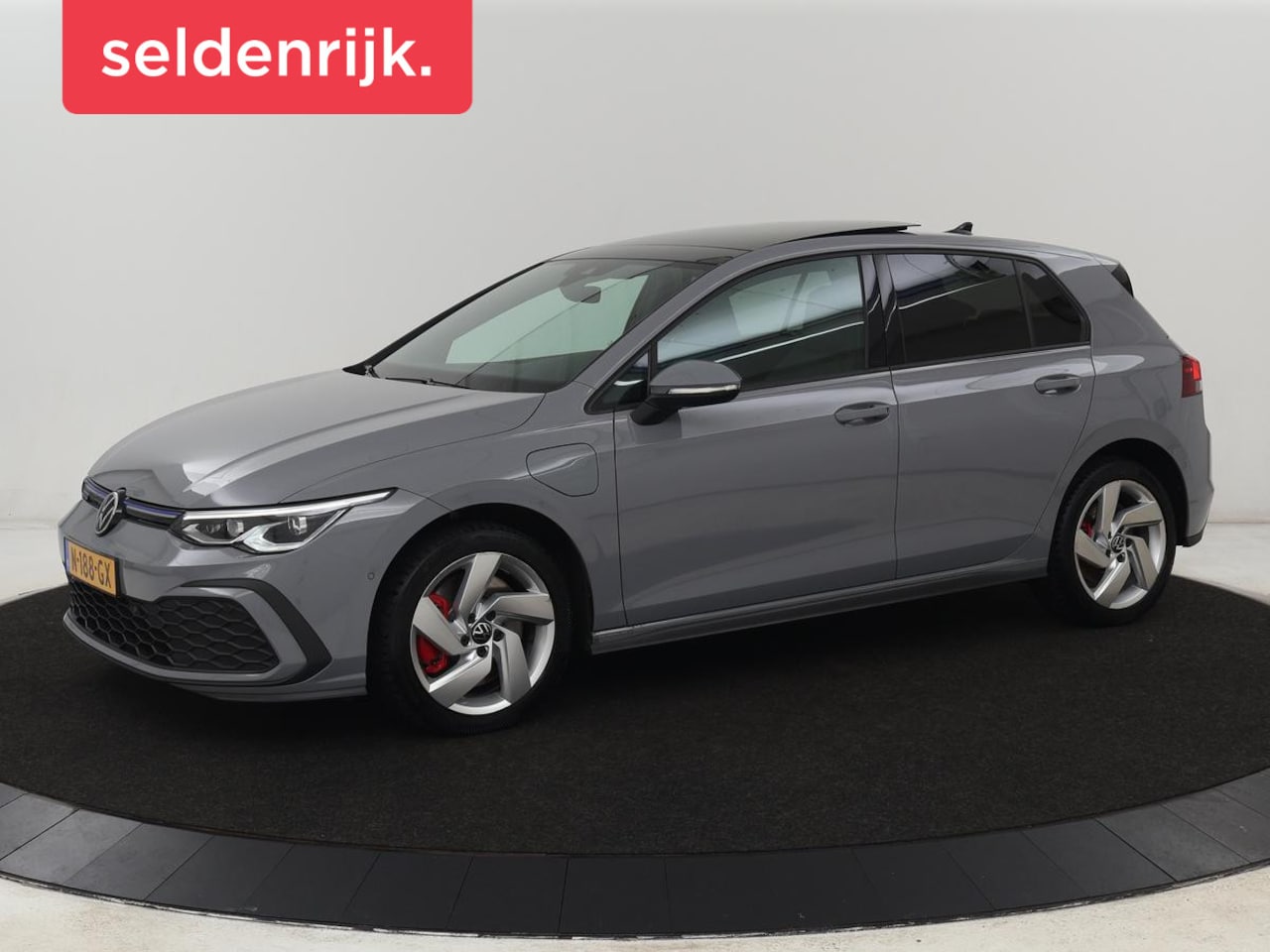 Volkswagen Golf - 1.4 eHybrid GTE | Panoramadak | Sfeerverlichting | Carplay | Stoelverwarming | Camera | Ad - AutoWereld.nl