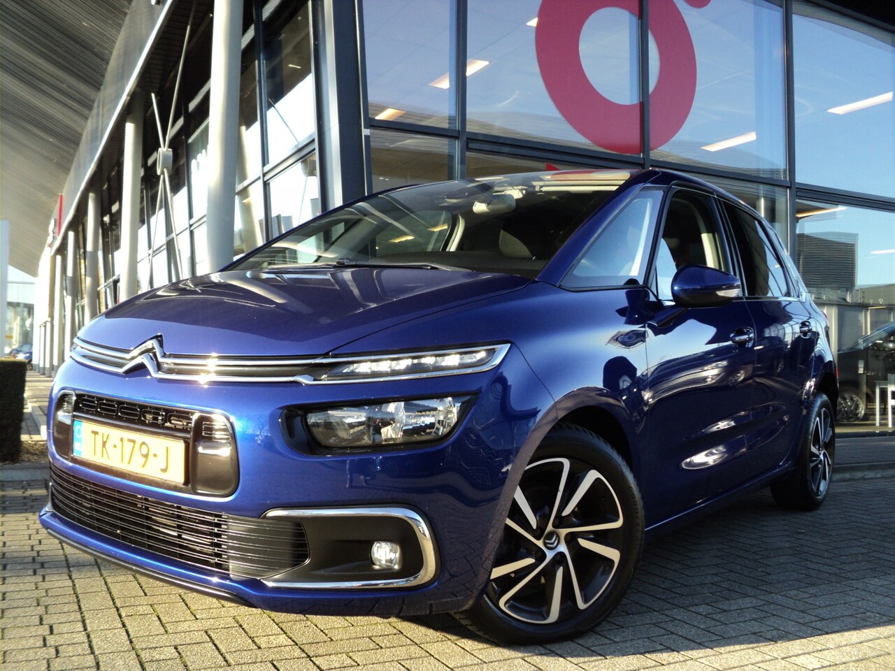 Citroën C4 Picasso - 1.2 PureTech Shine 131 PK | AUTOMAAT | 1E EIGENAAR | DEALER ONDERHOUDEN | TREKHAAK | 1.470 - AutoWereld.nl