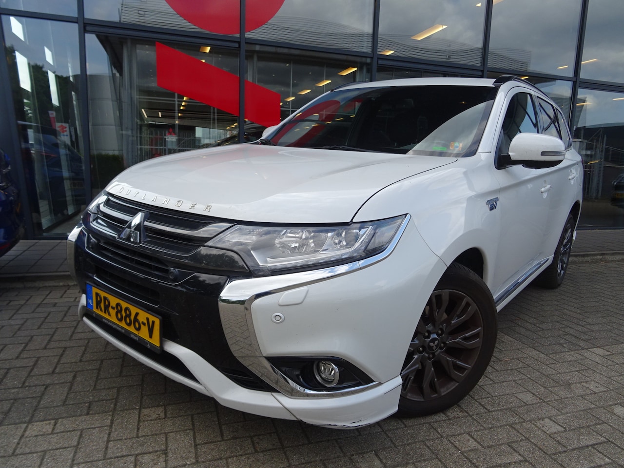 Mitsubishi Outlander - 2.0 PHEV S-Edition | 4WD | 203 PK| AUTOMAAT | 1E EIGENAAR | DEALER ONDERHOUDEN | TREKHAAK - AutoWereld.nl