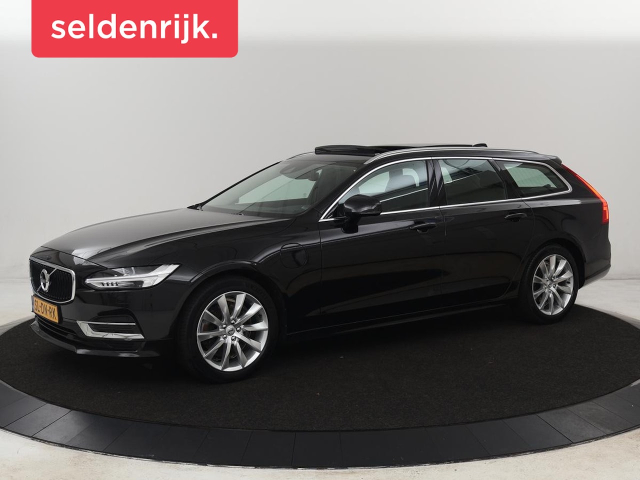 Volvo V90 - 2.0 T6 AWD Inscription Plug In | Panoramadak | Leder | Stoel & stuurverwarming | Trekhaak - AutoWereld.nl