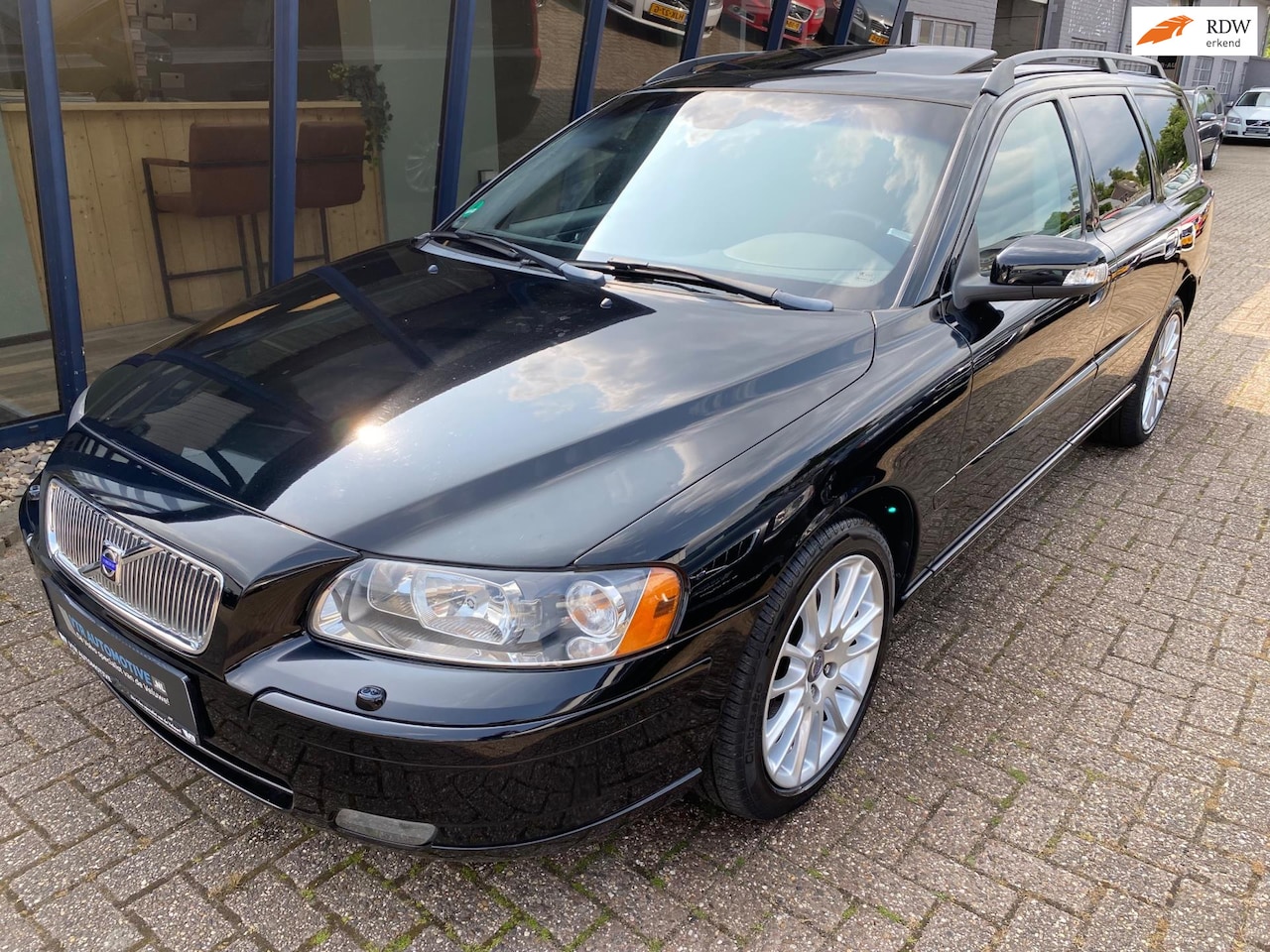 Volvo V70 - 2.0T Edition II Sport 180PK LEER / SUNROOF / TREKHAAK - AutoWereld.nl
