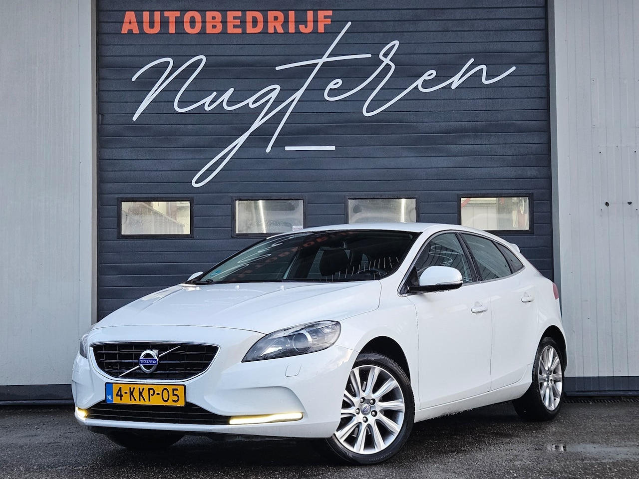 Volvo V40 - 1.6 T4 Momentum|Automaat|Xenon|Camera|Stoelverwarming - AutoWereld.nl