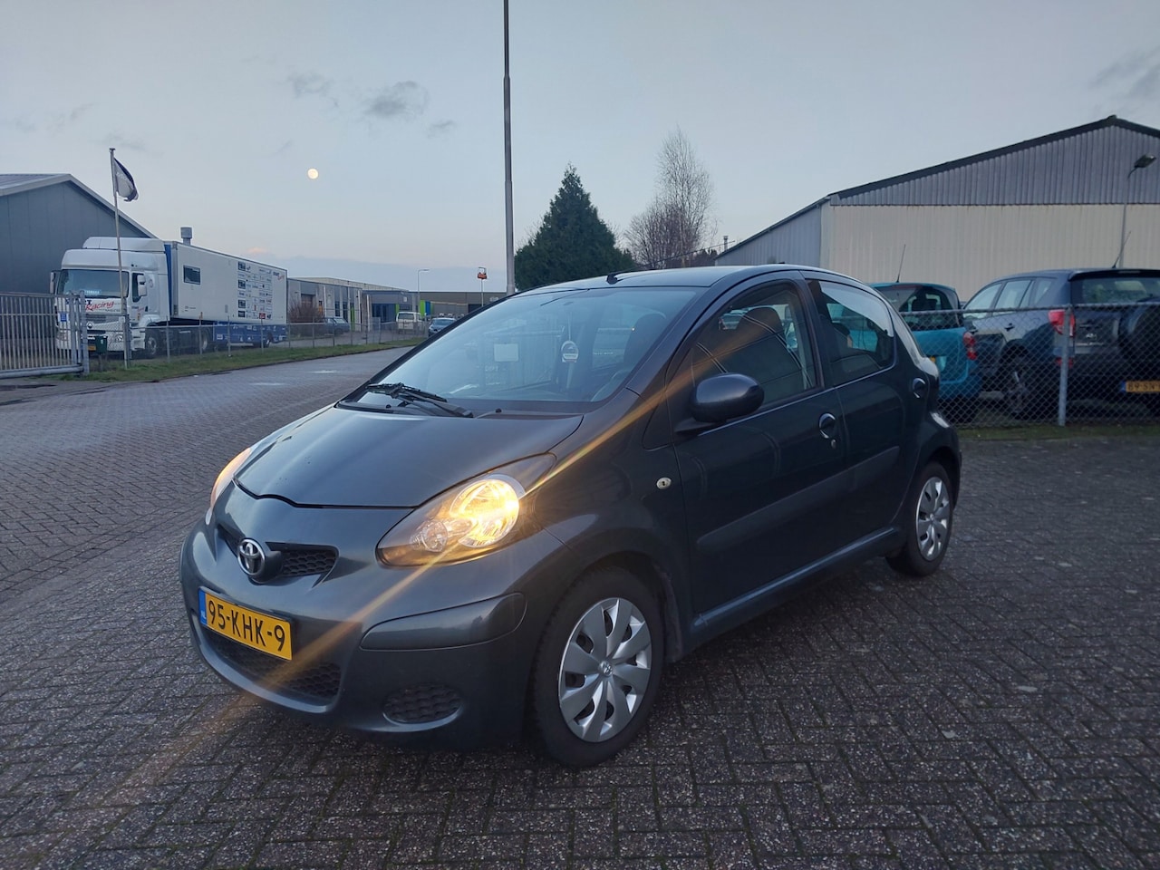 Toyota Aygo - 1.0-12V Comfort !! VOL JAAR APK !! - AutoWereld.nl