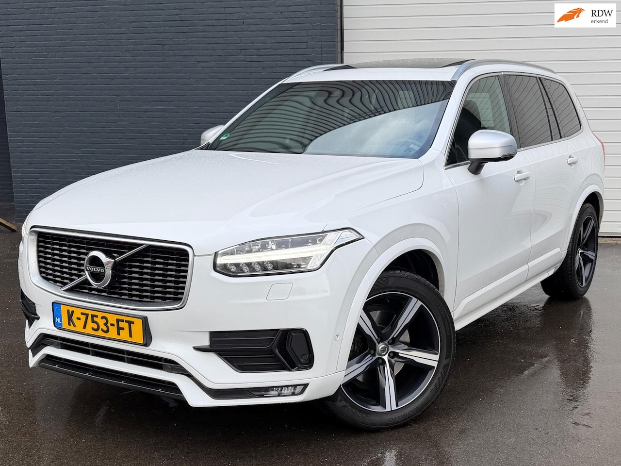 Volvo XC90 - 2.0 D5 AW R-DESIGN/PANO/B&W/7P/VOLOPTIE! - AutoWereld.nl