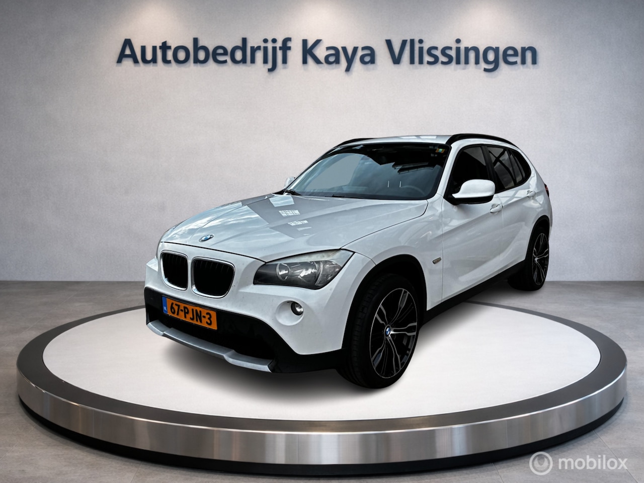 BMW X1 - sDrive18d Executive Clima Cruise Carplay Trekhaak - AutoWereld.nl