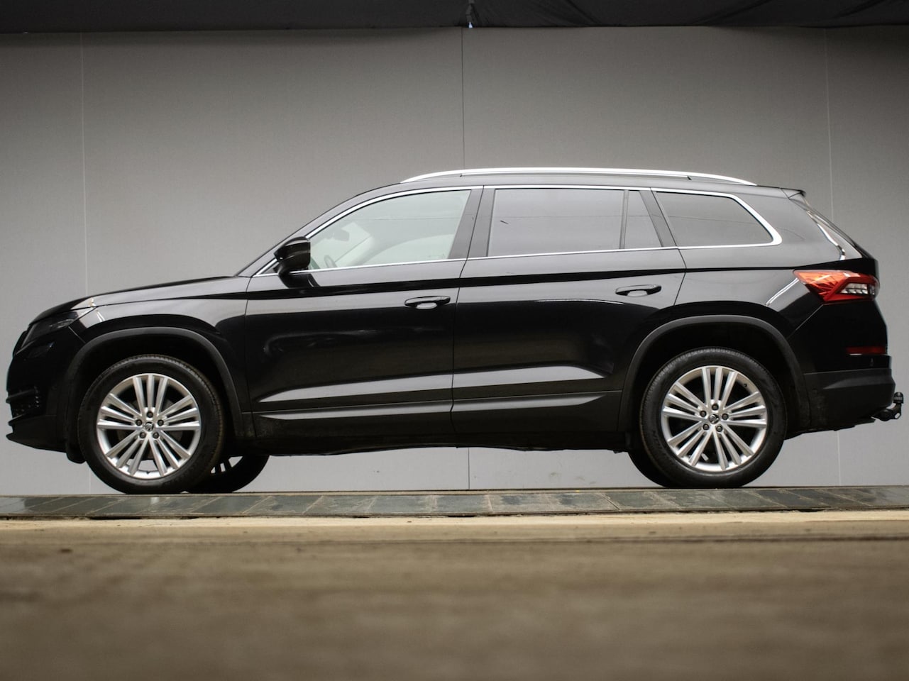 Skoda Kodiaq - 1.5 TSI Style Business 7p. (PANORAMADAK,CARPLAY,NAVI,LED,360 CAMERA,CRUISE,ELECTRISCHE STO - AutoWereld.nl