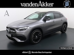 Mercedes-Benz GLA-Klasse - 250 e AMG // Panoramadak // 20" AMG Velgen // Nightpakket // Sfeerverlichting // Camera //