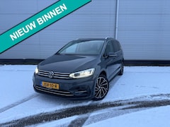 Volkswagen Touran - 1.5 TSI R-Line Exclusive 7p, afn.Trekhaak, Navigatie, parkeersensoren/Camera, stoelverwarm