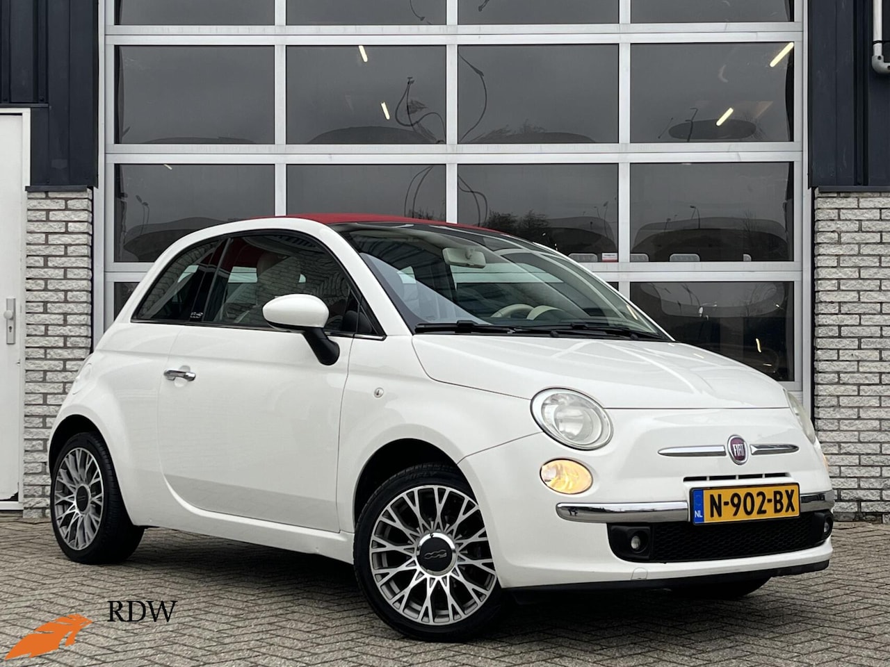 Fiat 500 C - 1.2 Lounge Airco/Radio-CD/Leder-Stof/Elek-Kap/Parkeersensor/16"/APK:10-2026 - AutoWereld.nl