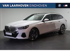 BMW 5-serie Touring - 530e M Sport Automaat / Panoramadak / Trekhaak / Achteruitrijcamera / M Sportonderstel / P