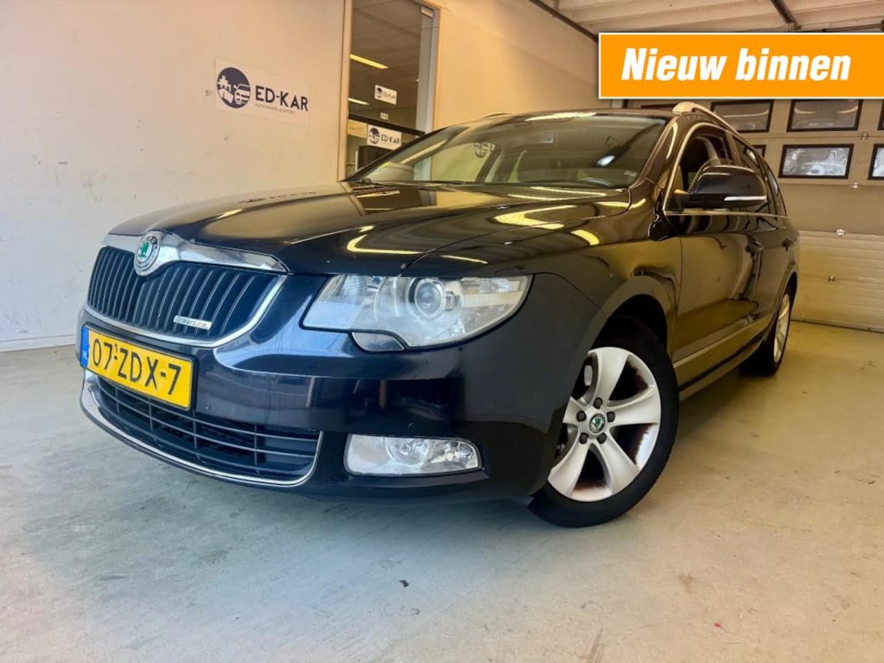 Skoda Superb - 1.6 TDI Greenline Tour Business Line LEER CLIMA RIJDT GOED NAP APK 10-2026 - AutoWereld.nl