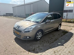 Peugeot 5008 - 1.6 THP Style 5p. Pano Pdc Voor En Achter Navi Mist Lampen Voor Cruise Nette Auto