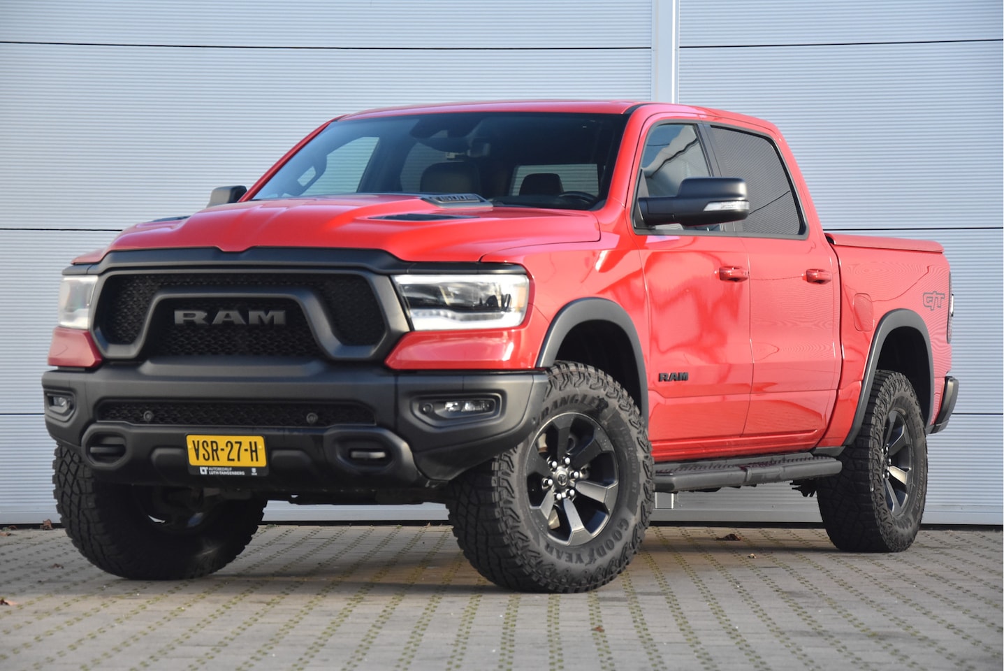 Dodge Ram 1500 - 5.7 V8 4x4 Crew Cab Rebel 5.7 V8 4x4 Crew Cab Rebel GT - AutoWereld.nl