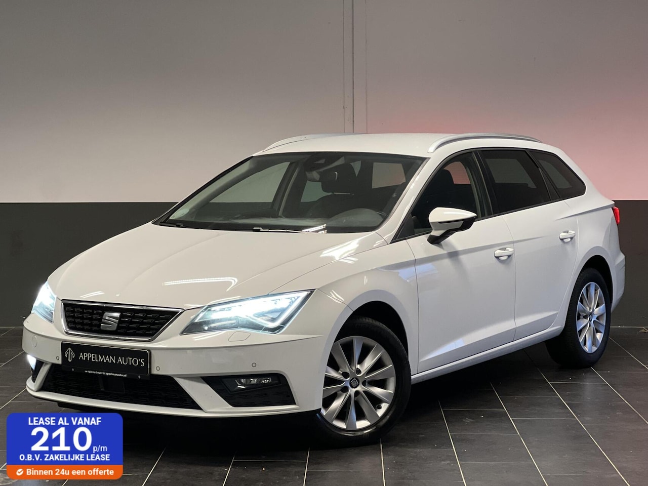 SEAT Leon ST - 1.6 TDI Style FR|Trekhaak|Virtual|Keyless|Camera|Leder| - AutoWereld.nl