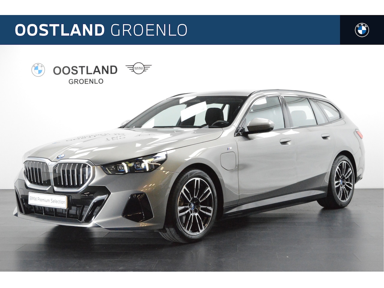 BMW 5-serie Touring - 530e M Sport Automaat / Adaptieve LED / Parking Assistant Plus / Live Cockpit Professional - AutoWereld.nl