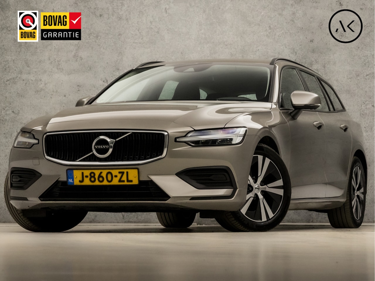 Volvo V60 - 2.0 B3 luxury Automaat (APPLE CARPLAY, DEALER ONDERHOUDEN, DAB+, SPORTSTOELEN, LED KOPLAMP - AutoWereld.nl