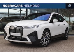 BMW iX - xDrive50 / Sportpakket / Panoramadak Sky Lounge / Trekhaak / Laserlight / Bowers & Wilkins