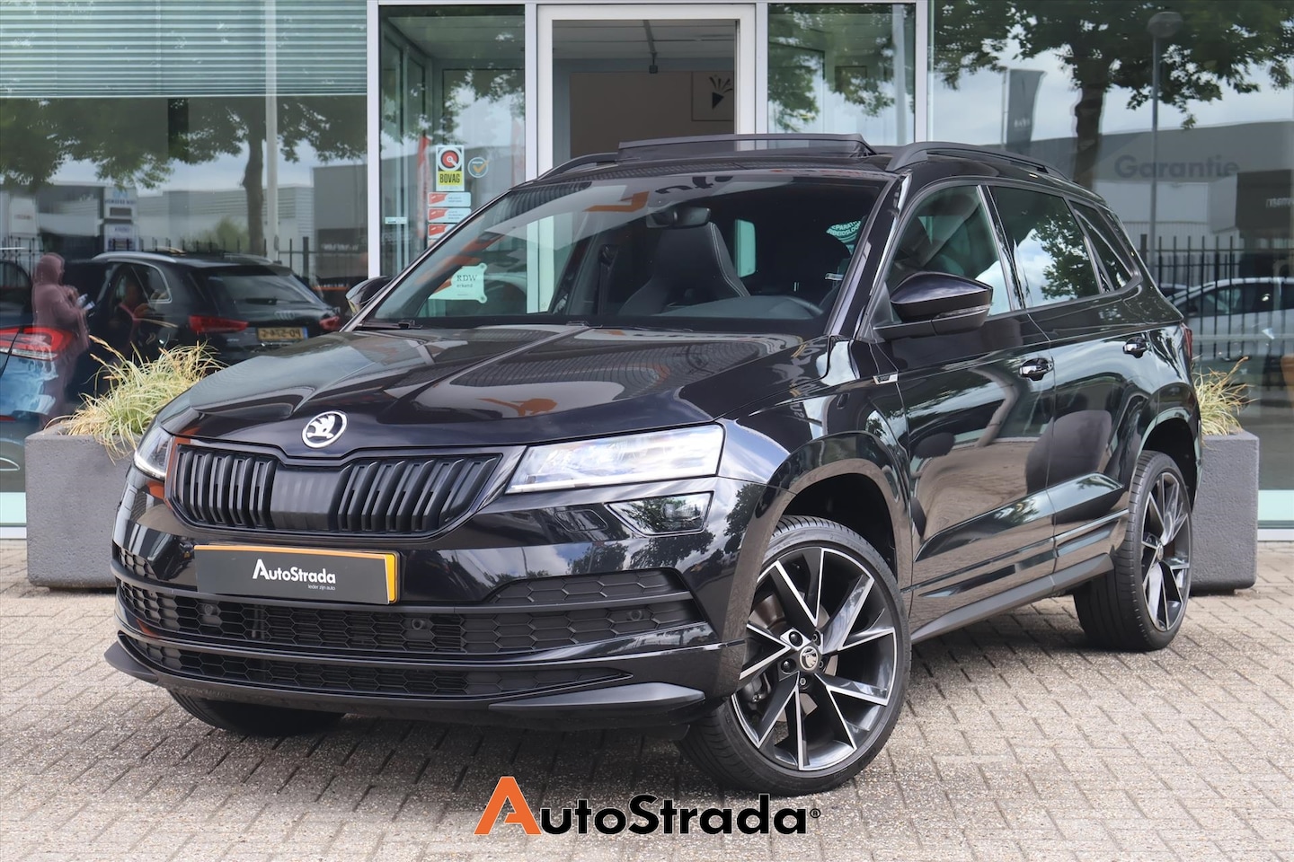 Skoda Karoq - 1.5 SportLine TSI ACT 150pk | Camera | Pano | LED | Navi | Keyless | Cruise | Carplay | St - AutoWereld.nl