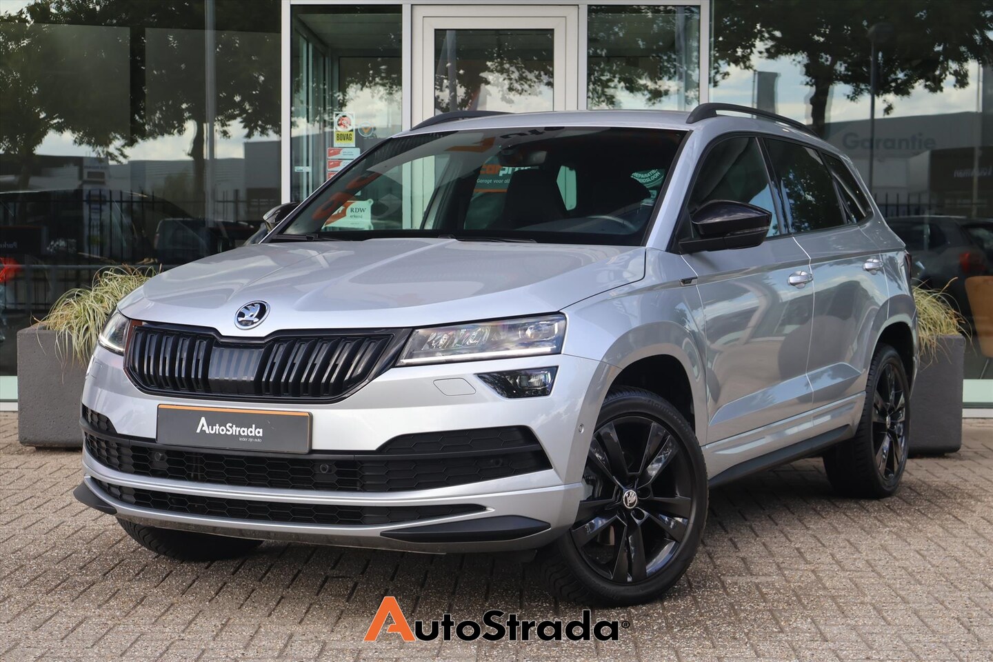 Skoda Karoq - 1.5 SportLine TSI ACT 150pk | Camera | Virtual | Climate | Virtual | LED | Trekhaak | Carp - AutoWereld.nl