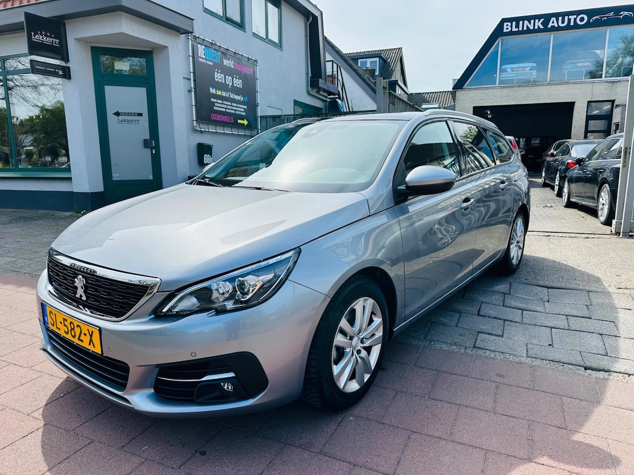 Peugeot 308 SW - 1.2 PureTech Blue Lease Executive Garantie Apk Panorama - AutoWereld.nl