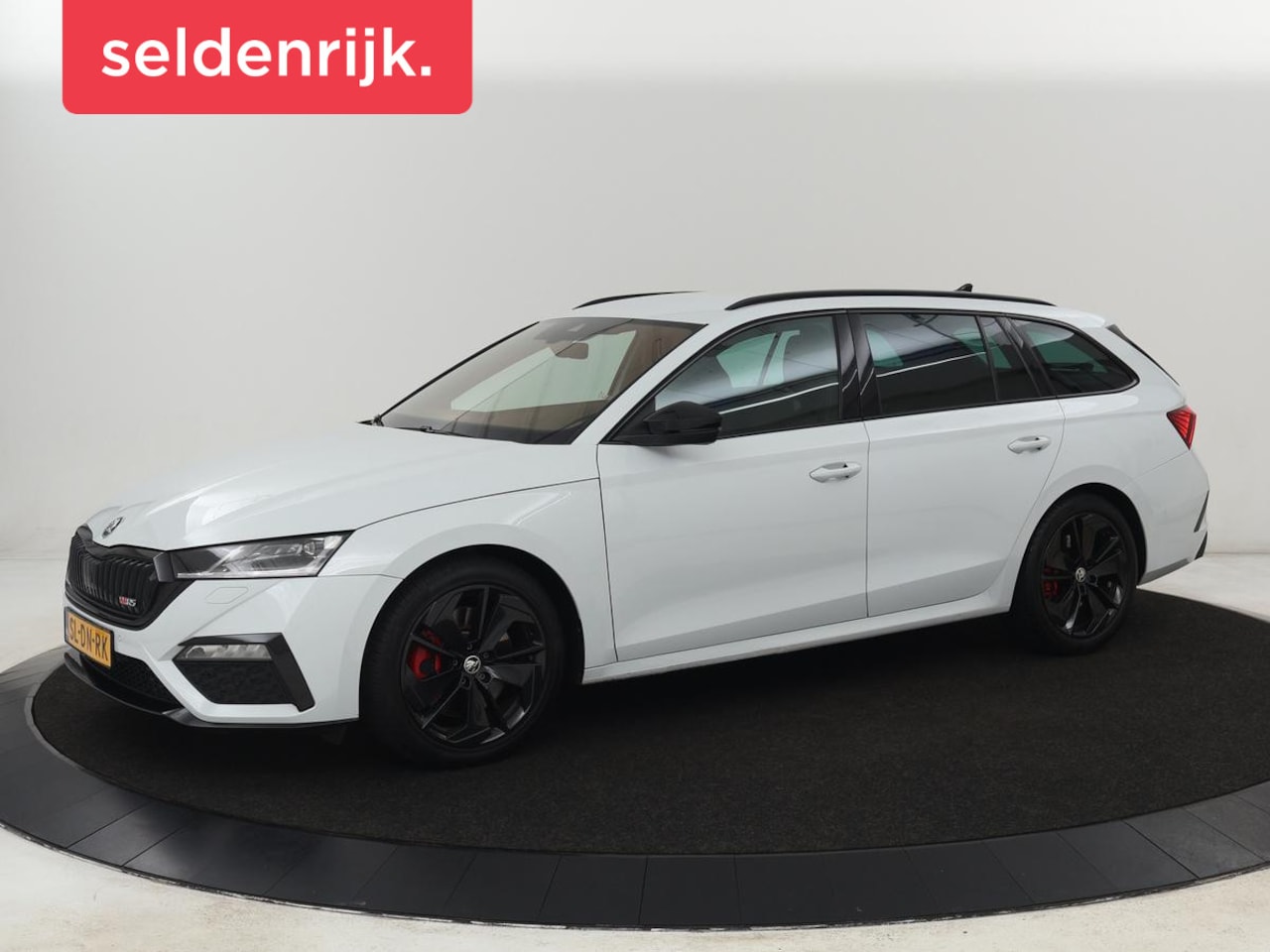 Skoda Octavia - 2.0 TSI RS | 245pk | Trekhaak | Stoelverwarming | Adaptive cruise | Camera | Sfeerverlicht - AutoWereld.nl