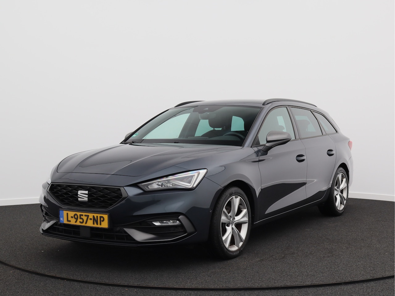SEAT Leon Sportstourer - 1.5 TSI FR Business Intense/ mooie auto! - AutoWereld.nl