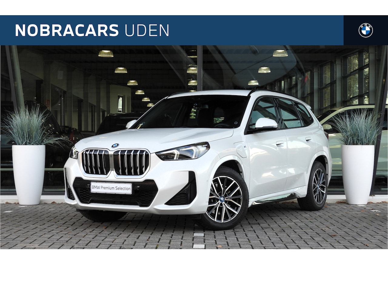 BMW X1 - xDrive25e M Sport Automaat / Trekhaak / Sportstoelen / Achteruitrijcamera / M Adaptief ond - AutoWereld.nl